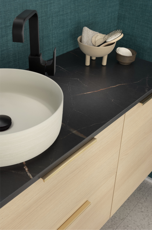 Plan marbre noir Salle de bain Delpha Archi chêne doré structuré 
