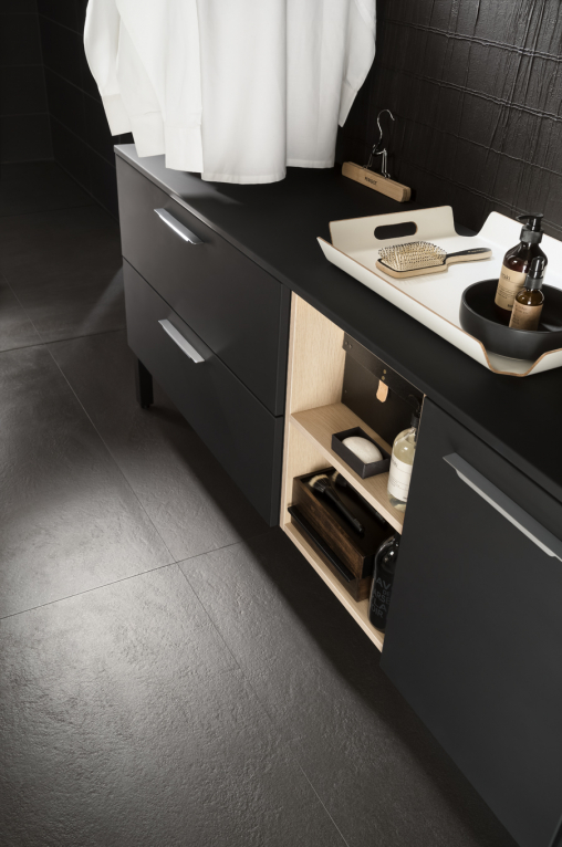 U18-SOFT-NOIR-MAT-CHENE-DORE-371-NICHE-H55-FERME-P1_102_9.jpg